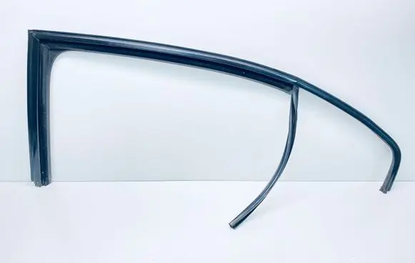 Volkswagen Jetta VI Rubber seal rear door window/glass 5C6839431