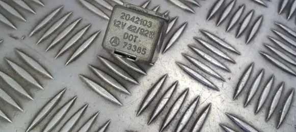 Peugeot 405 Other relay 2042103 a73385