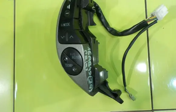 Toyota Prius (XW20) Other switches/knobs/shifts F70CV142