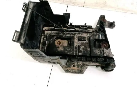 Volkswagen PASSAT B6 Battery box tray 1K0915333C