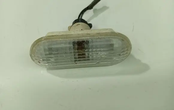 Ford C-MAX I Front fender indicator light 4M5A13K309AA