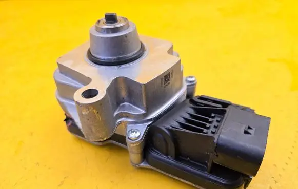 BMW X6 E71 Front gearbox reducer motor 7643762
