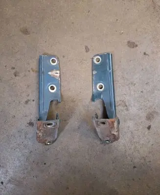 Mitsubishi Pajero Engine bonnet/hood hinges