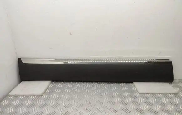 KIA Sorento Front door trim (molding) 87721C5200