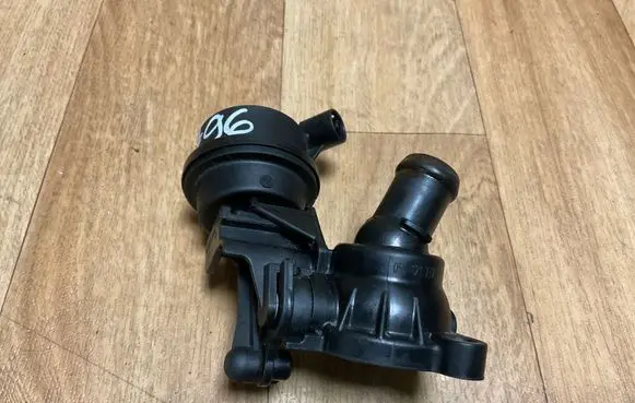 Volkswagen Touareg II Engine coolant pipe/hose 059121737