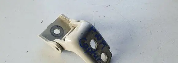 Renault Captur Front door lower hinge 