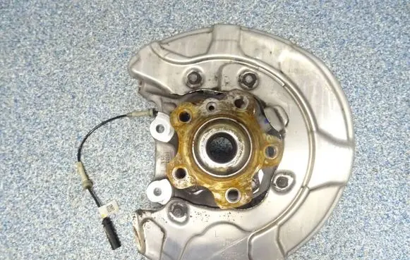 BMW 5 G30 G31 Rear wheel hub 6866333