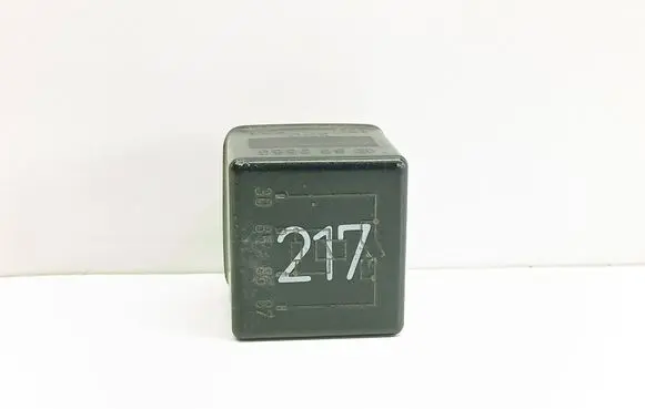 Audi A6 S6 C4 4A Other relay 443951253S