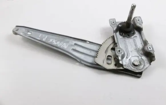 Toyota Avensis Verso Rear door manual window regulator 