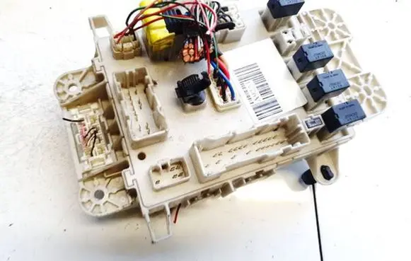 Toyota RAV 4 (XA20) Fuse box set 1430 020100