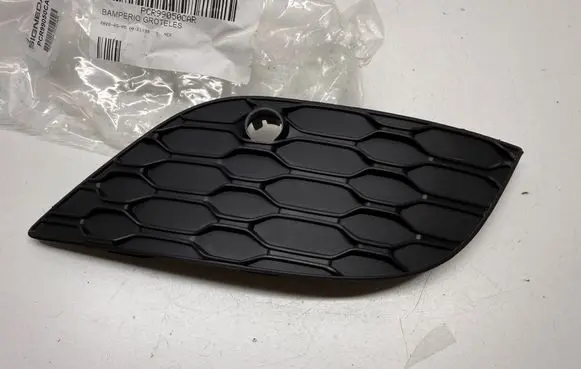 Jeep Grand Cherokee Front bumper lower grill 68335072AA PCR99050CAR