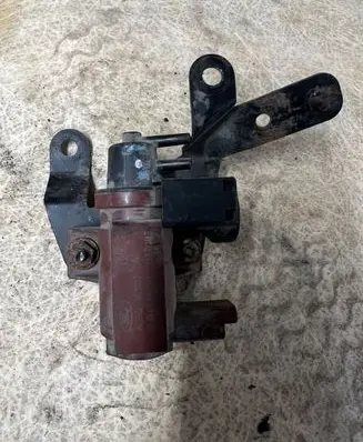 Volvo C30 Turbo solenoid valve 6G7Q9E882CA 70177100 6G7Q9E882