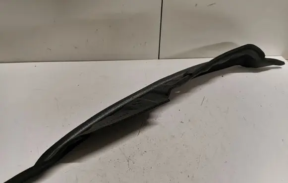 Dodge Durango Fender end trim 68084036A