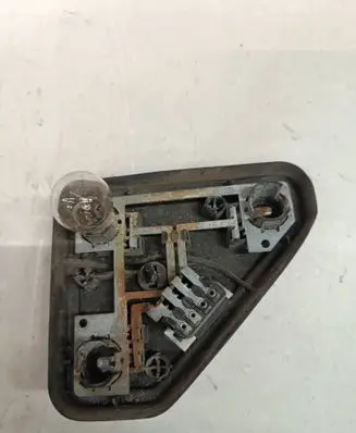 BMW 5 E39 Tail light bulb cover holder 8271326
