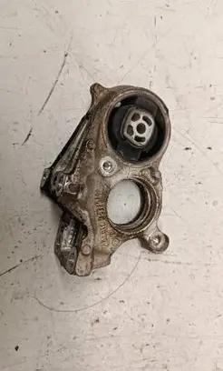 Citroen Berlingo Engine mount bracket 010907