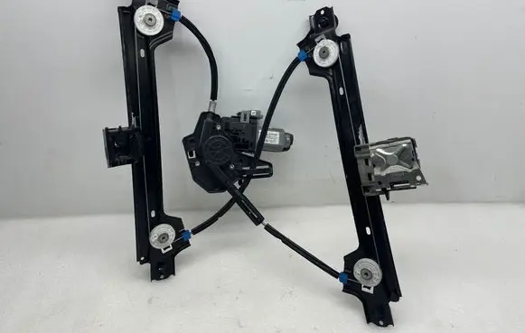 Rear window lifting mechanism without motor