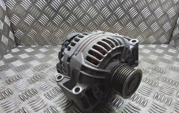 Volkswagen PASSAT CC Generator/alternator 06B903016AB 0124525088
