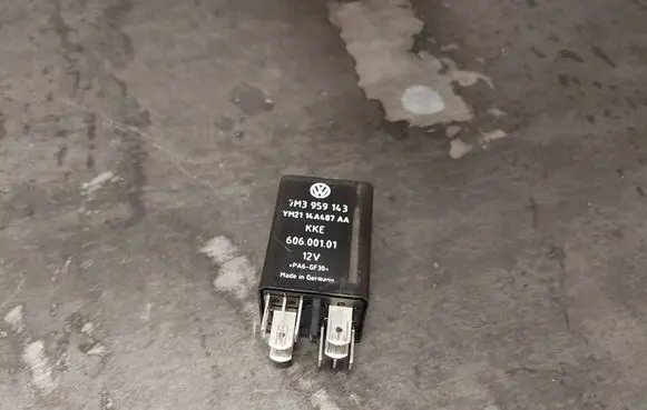 Volkswagen PASSAT B5 Other relay 7M3959143