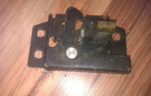 Ford Fiesta Engine bonnet/hood lock/catch 93bb16701af