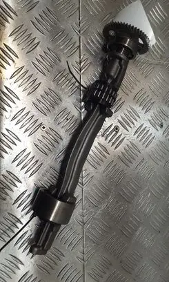 Volkswagen PASSAT B8 Balance shaft 03N103303B