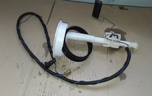 Nissan X-Trail T31 Fuel level sensor P32L LEHD0210112