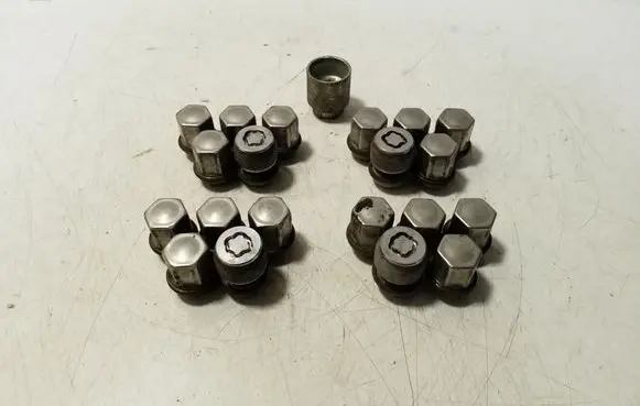 Land Rover Discovery Sport Nuts/bolts 