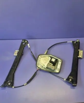Volkswagen Eos Front door window regulator with motor 1Q0959793B