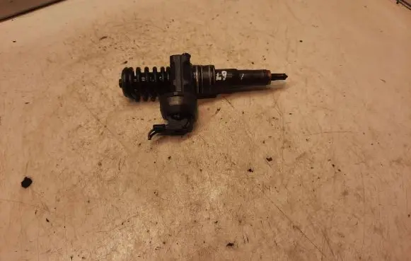 Skoda Roomster (5J) Fuel injector 0414720215