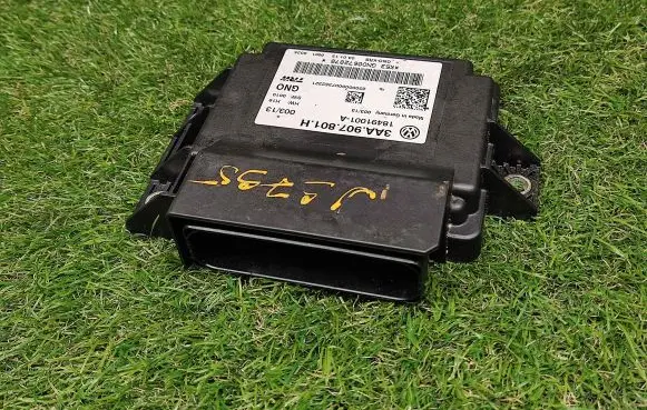 Volkswagen PASSAT CC Hand brake control module 3AA907801H
