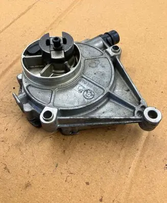 BMW 4 F32 F33 Vacuum pump 0710336182A