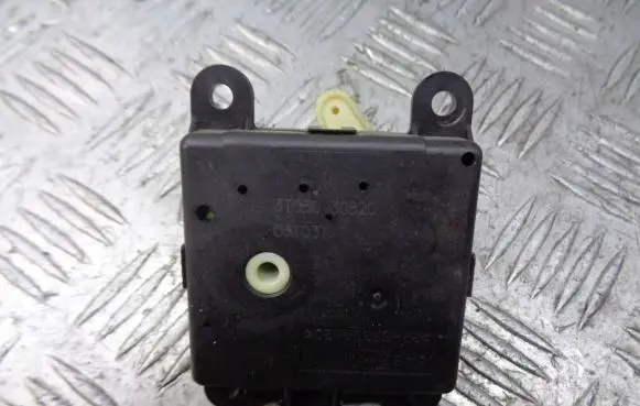 Nissan Primera A/C air flow flap actuator/motor 3T050-30820
