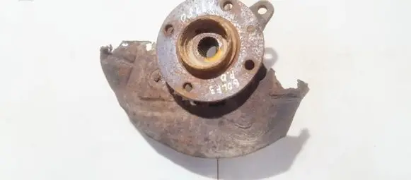 Volkswagen Golf III Front wheel hub
