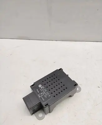 Volkswagen Golf VI Aerial antenna amplifier 5M0035570B 7617310031
