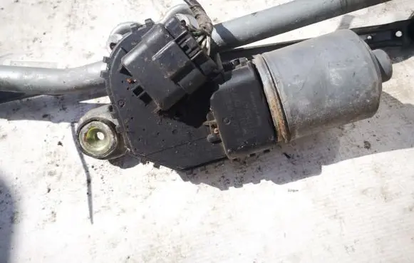 Ford Mondeo Mk III Wiper motor 1s7117508ad 0390241702
