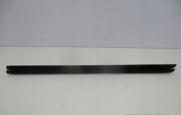 BMW 1 F40 Front door glass trim molding 51337452367