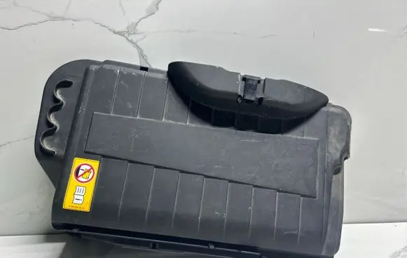 Mercedes-Benz A W176 Battery box tray cover/lid A2465410005