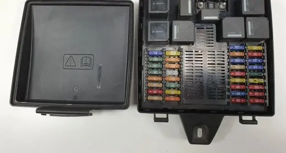 Aston Martin Rapide Fuse box set AD43-14A173-AA