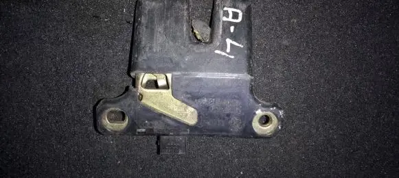 Audi A4 S4 B5 8D Tailgate/trunk/boot lock/catch/latch 8d5827505