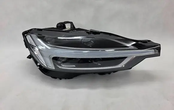 Volvo XC60 Headlight/headlamp 32133545