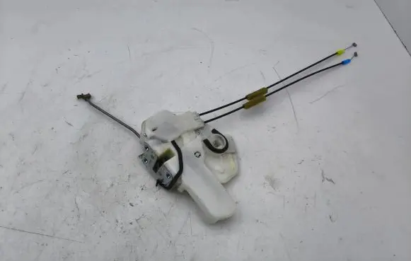Mitsubishi Outlander Front door lock