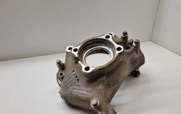 Front wheel hub