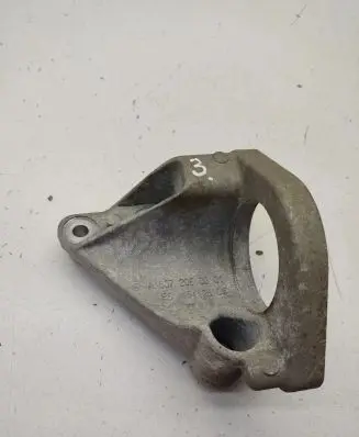 Mercedes-Benz A W176 Engine mounting bracket A6072050201