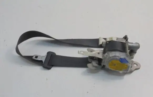 Mitsubishi Lancer VIII Set of seat belts 7Q8970-P