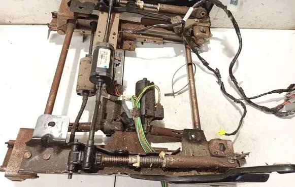 Chrysler 300M Seat adjustment motor 5709900 8-82518