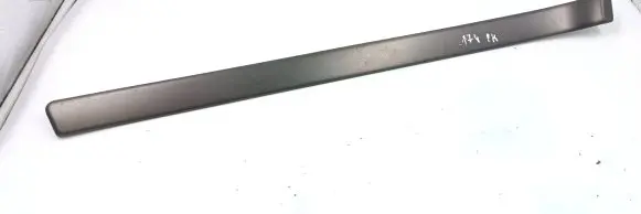 Audi A4 S4 B5 8D Front door trim bar 8D0867409A