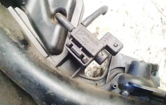 Volkswagen Golf IV Turbo solenoid valve 72240200 037906283a