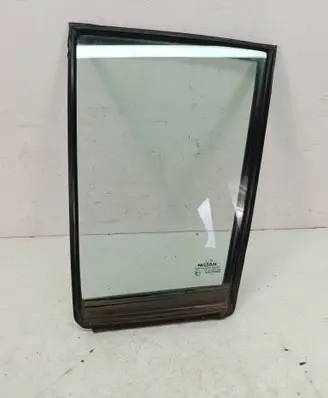 Nissan Tiida C11 Rear vent window glass 82273EL00A