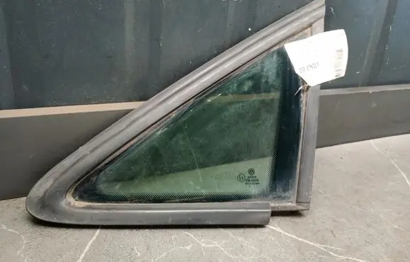 Volkswagen Touran I Front triangle window/glass 