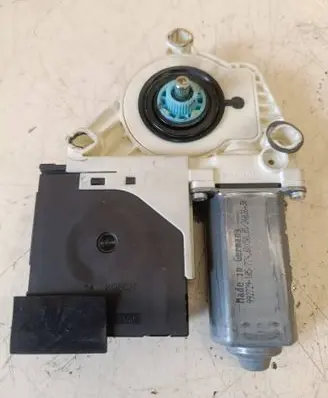 Volkswagen PASSAT B6 Front door window regulator motor 1K0959793G F005S00202