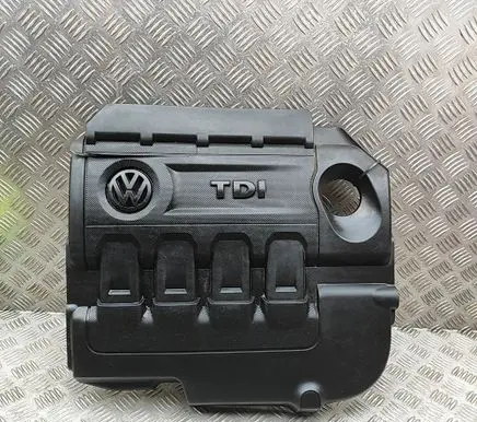 Volkswagen PASSAT B8 Engine cover (trim) 04L103925T